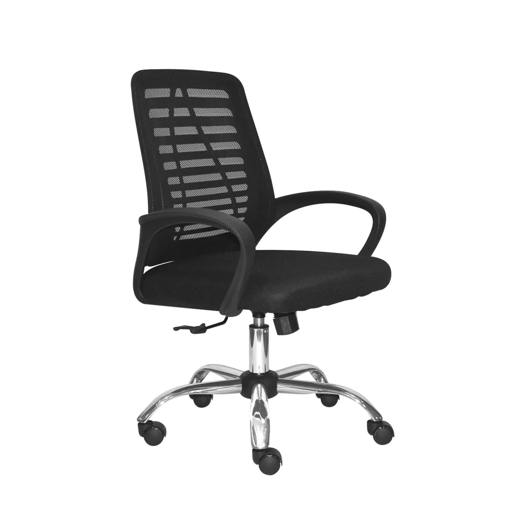 La silla de oficina Loto en malla negra con base cromada y diseño moderno para espacios corporativos.