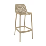 La silla de bar Berlin en polipropileno con diseño moderno, estructura resistente y asiento microperforado