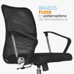 Silla de oficina Dubai Inter con espaldar en malla y base cromada para espacios de trabajo modernos.