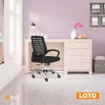 Sillón presidente Loto color negro con cabecero regulable, espaldar en malla y base cromada.