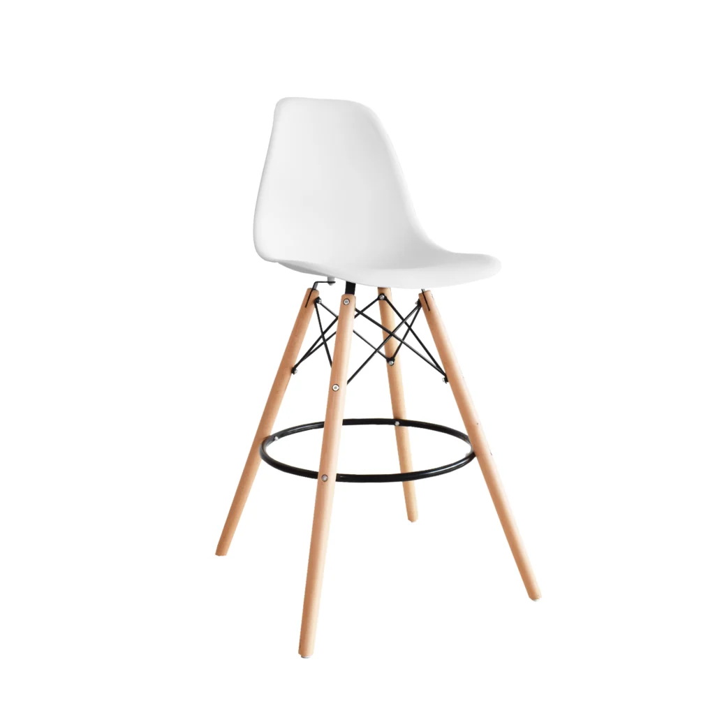 La silla de bar Eames blanco con patas de madera y estructura reforzada para espacios modernos.