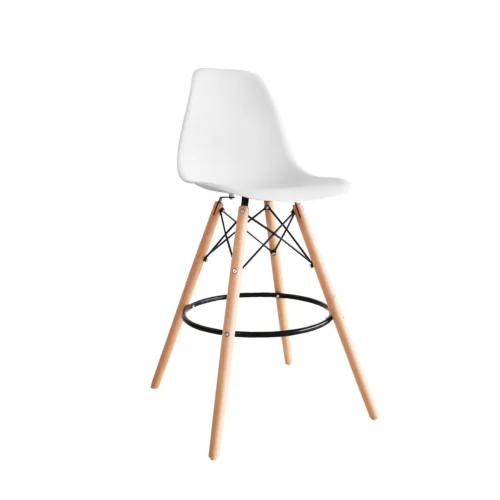 La silla de bar Eames blanco con patas de madera y estructura reforzada para espacios modernos.