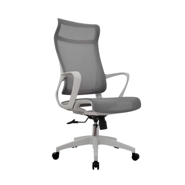 La silla de oficina Rigs con cabecero, espaldar en malla, asiento transpirable y mecanismo basculante.