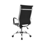 La silla de oficina Boss con cabecero en cuero sintético con base cromada y diseño ejecutivo para oficina.