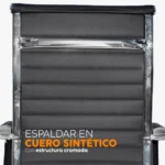 La silla Odra negra con estructura cromada y tapizado en cuero sintético para oficina moderna, salas de reuniones y despachos