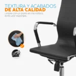 La silla de oficina Boss con cabecero en cuero sintético con base cromada y diseño ejecutivo para oficina.