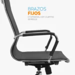 La silla de oficina Boss con cabecero en cuero sintético con base cromada y diseño ejecutivo para oficina.